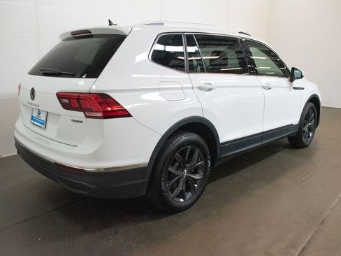 Used 2024 Volkswagen Tiguan SE AWD/4WD image 4