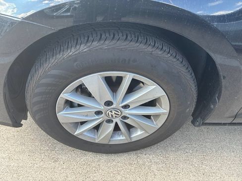 Used 2019 Volkswagen Golf S FWD image 3