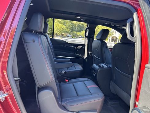 Used 2024 Chevrolet Traverse RS w/ LPO, Floor Liner Package image 52