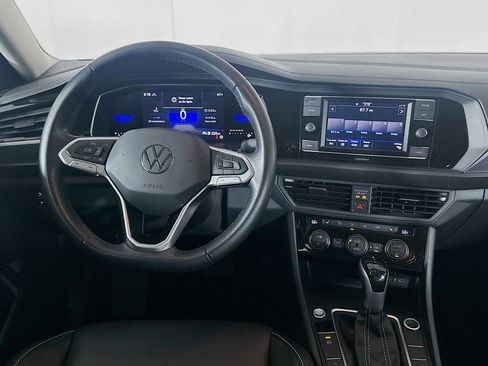 Used 2024 Volkswagen Jetta SE image 18