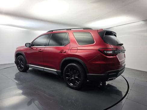 Used 2025 Honda Pilot Touring image 6