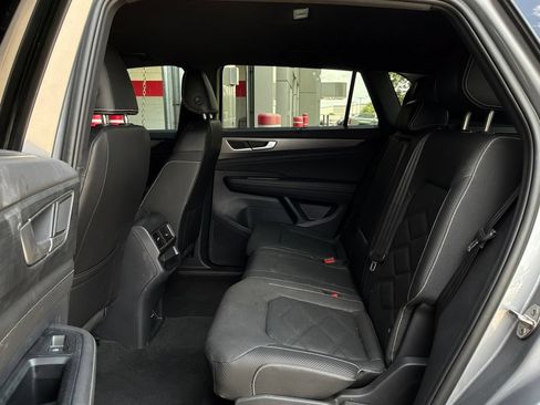 Used 2026 Volkswagen Atlas Cross Sport SE FWD image 11