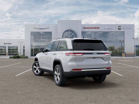 New 2026 Jeep Grand Cherokee Limited RWD image 3