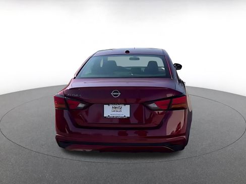 Used 2025 Nissan Altima 2.5 SV image 10