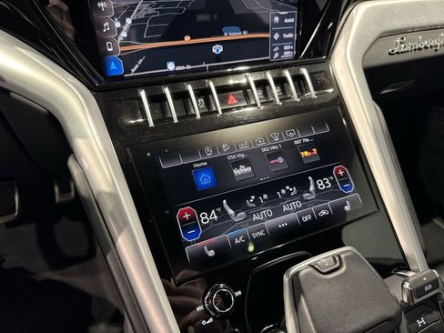 Used 2020 Lamborghini Urus image 18