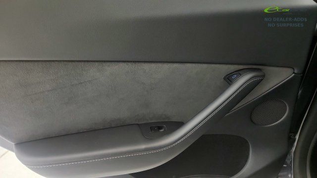 Used 2025 Tesla Model Y Long Range RWD image 44