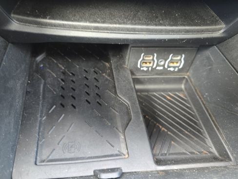 Used 2025 Chrysler Pacifica Limited FWD image 37