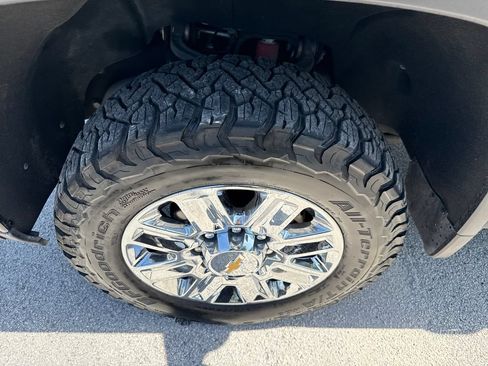 Used 2024 Chevrolet Silverado 2500 High Country w/ Technology Package AWD/4WD image 13