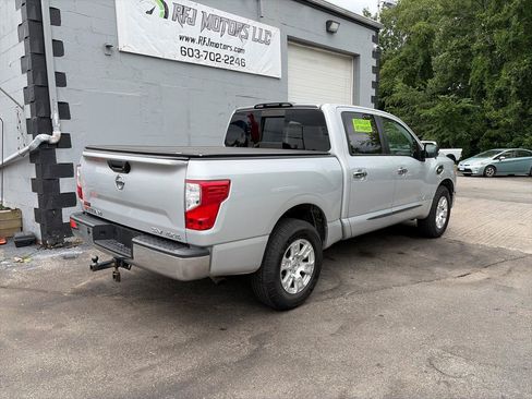 Used 2017 Nissan Titan SV AWD/4WD image 8
