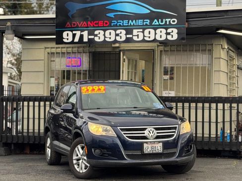 Used 2011 Volkswagen Tiguan S image 1