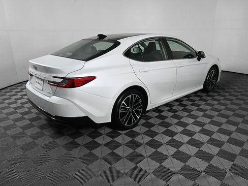 Used 2025 Toyota Camry XLE image 25