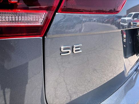 Used 2024 Volkswagen Tiguan SE AWD/4WD image 29