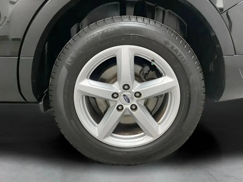 Used 2018 Ford Explorer XLT w/ Equipment Group 201A FWD image 26