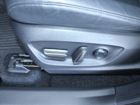 Used 2023 Toyota Crown Limited image 23