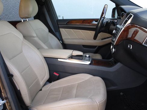 Used 2015 Mercedes-Benz GL 320 BlueTEC 4MATIC image 9