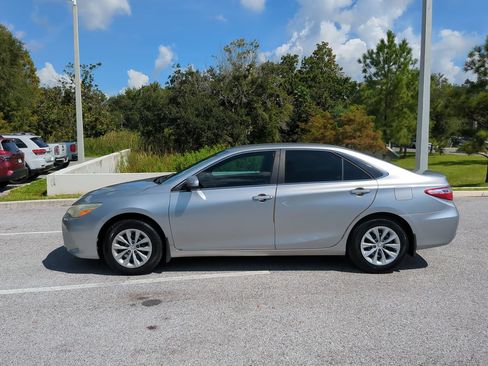 Used 2015 Toyota Camry LE FWD image 4