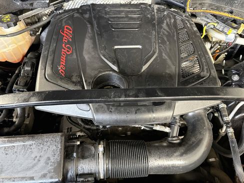 Used 2018 Alfa Romeo Stelvio Ti AWD/4WD image 39
