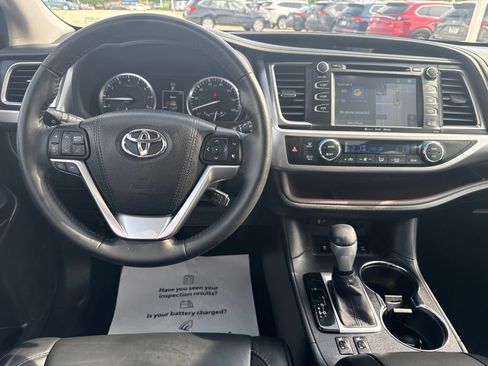 Certified 2016 Toyota Highlander XLE AWD/4WD image 11