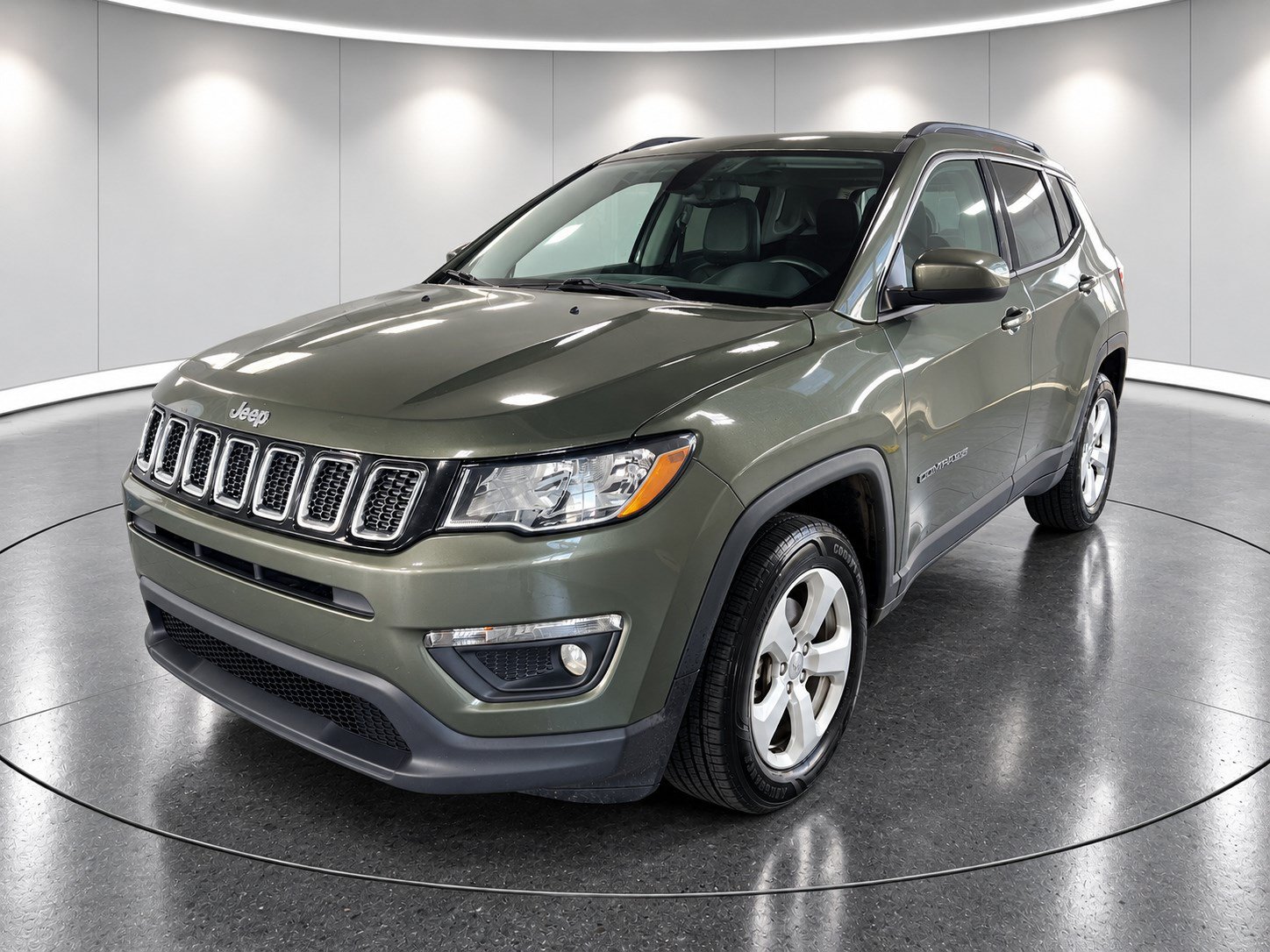 Used 2019 Jeep Compass Latitude w/ Trailer Tow Group AWD/4WD image 1