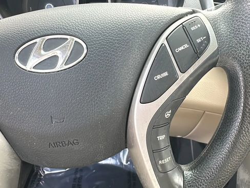 Used 2014 Hyundai Elantra GT FWD image 26