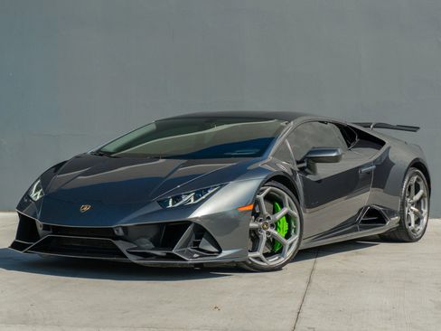 Used 2020 Lamborghini Huracan EVO image 3