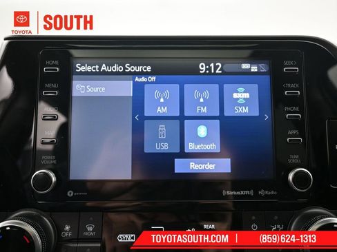 Used 2022 Toyota Highlander XLE image 14