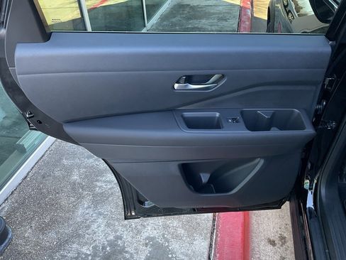 New 2026 Nissan Pathfinder SL image 18