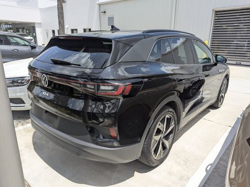 Used 2023 Volkswagen ID.4 S image 5