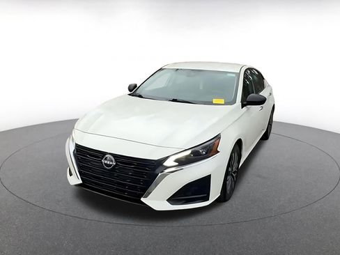 Used 2025 Nissan Altima 2.5 SV image 7