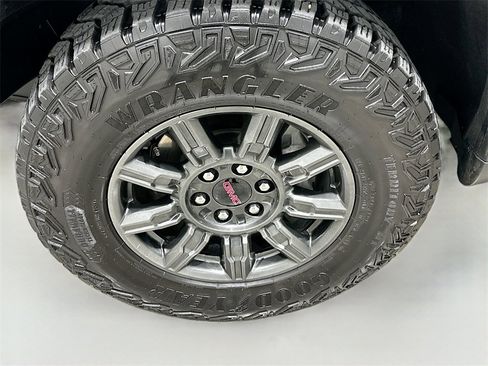 Used 2024 GMC Sierra 1500 AT4X image 33