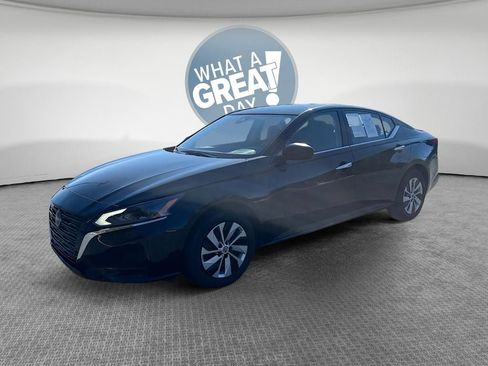 Used 2025 Nissan Altima 2.5 S FWD image 8