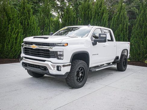 Used 2025 Chevrolet Silverado 2500 LT w/ Convenience Package AWD/4WD image 5