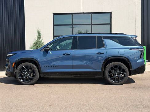 Used 2026 Chevrolet Traverse RS w/ LPO, Floor Liner Package AWD/4WD image 2