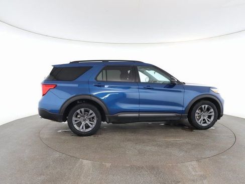 Used 2022 Ford Explorer XLT w/ Equipment Group 202A image 21