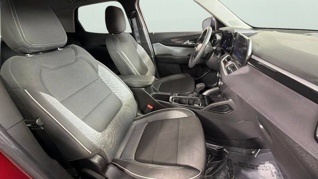Used 2025 Chevrolet TrailBlazer LS w/ LS Convenience Package FWD image 29