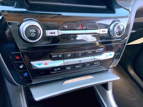 Used 2023 Ford Explorer Limited image 31