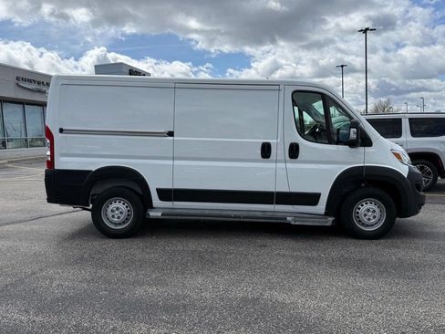 Used 2025 RAM ProMaster 2500 w/ U-Haul Equipment Group FWD image 2