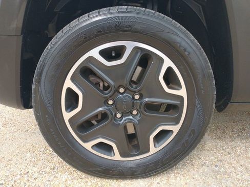 Used 2017 Jeep Renegade Trailhawk w/ Popular Equipment Group image 33