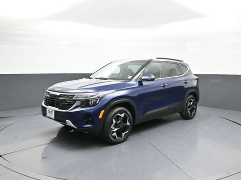 Certified 2025 Kia Seltos EX AWD/4WD image 10