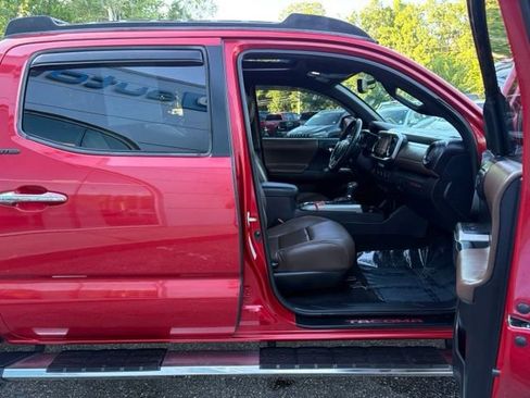 Used 2017 Toyota Tacoma Limited w/ Tow Package RWD image 30