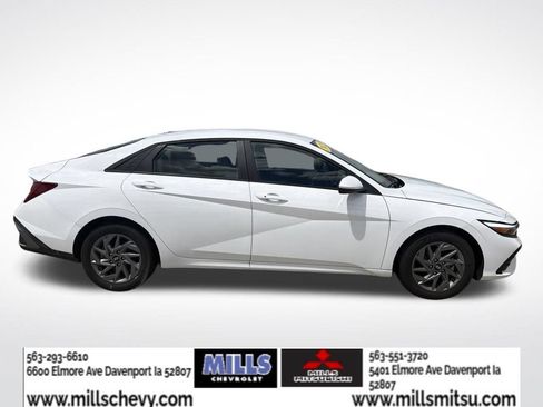 Used 2025 Hyundai Elantra Hybrid FWD image 4