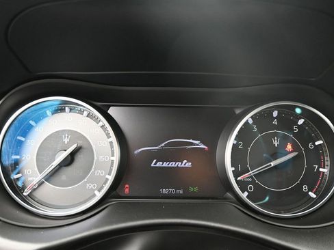 Used 2024 Maserati Levante GT Ultima image 10