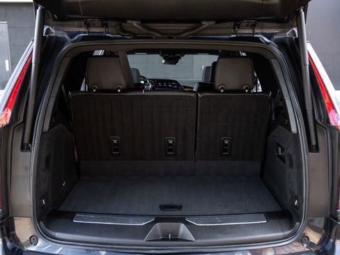 Used 2023 Cadillac Escalade Premium Luxury RWD image 30
