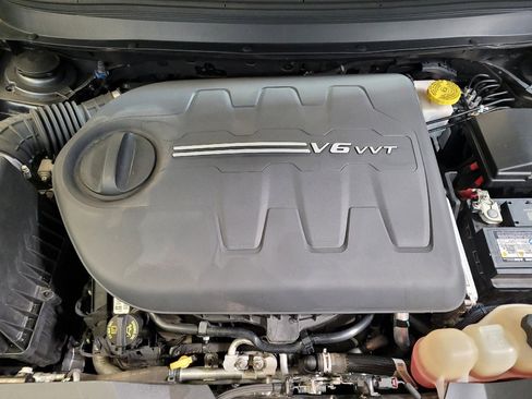 Used 2019 Jeep Cherokee Limited image 30