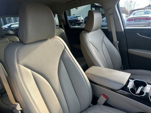 Certified 2023 Lincoln Nautilus AWD w/ Premium Package image 13