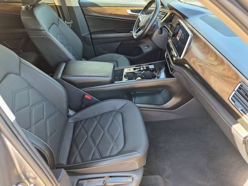 Used 2025 Volkswagen Atlas SE FWD image 30
