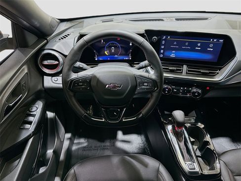Used 2025 Chevrolet Trax RS w/ Driver Confidence Package image 21