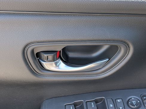 Used 2025 Honda HR-V LX image 12