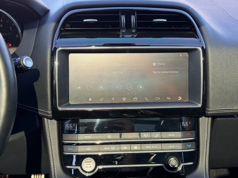 Used 2020 Jaguar F-PACE S image 40