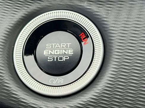 New 2025 Jeep Grand Cherokee L Altitude image 17